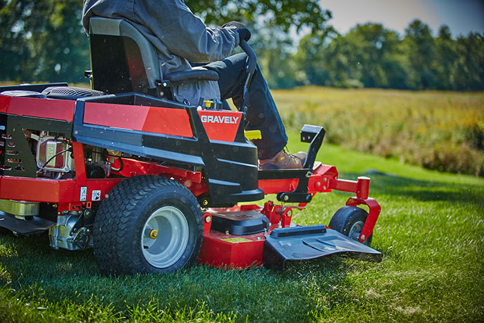 gravely-introduces-the-zt-x-zero-turn-mower-2015-11-05-rural